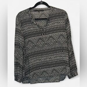 Fun 2 Fun Geometric Black and White Blouse